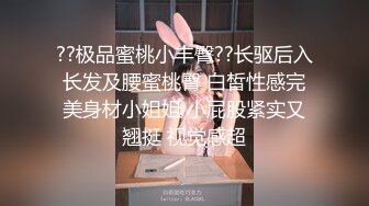 抄底肥臀牛仔衣学妹，天太暗了，但还是能看清她的小黑逼