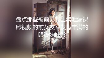  极品圆润美臀小少妇居家夫妻啪啪，跪着按头深喉插嘴，开档黑丝翘起大屁股后入