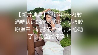 【新片速遞】 这俩闺蜜真会玩，同性女女互搞！御姐型美眉玩弄萝莉闺蜜喷水了，带上假鸡巴插萝莉闺蜜，俩人也就20岁左右，非常嫩 