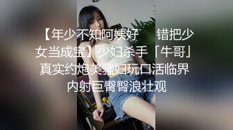 带有微小尖头山雀的华丽女郎喜欢吮吸和他妈的一个巨大的阴茎