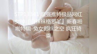 射肚子上~就是不让拍~把脸都捂上了