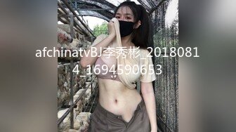 8个月了大肚子孕妇少女，骚艳的红指甲和超粉嫩的森林，阴穴里还躺着湿润的液体 巨诱惑啊，好想帮她舔干净！