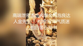 黑球巨乳大奶熟女的巨臀