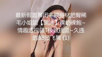  清纯甜甜小美女娇嫩风情顶不住刚到酒店就抱住亲吻吸奶，看着身材娇小玲珑却前凸后翘性趣大发啪啪肆意冲击