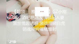 美眉得罪了学校大姐大 被几十个男男女女小年轻拉到房间欺凌殴打 只能说这是一帮没有人性的小畜生