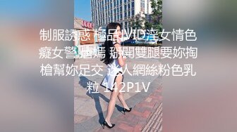 【双胞胎姐妹花浴室诱惑】长相清纯带着眼镜，浴室脱光光湿身诱惑，贫乳小奶子，翘起美臀拍打，坐马桶上掰穴特写