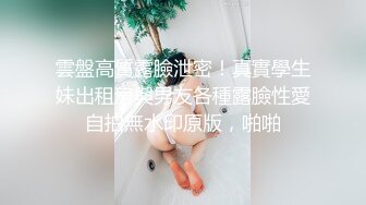 可爱的学生妹 穿着碎花短裙裙子下面是浅蓝色的无痕内裤，超薄的内裤勾勒出两片完美的鲍鱼形状