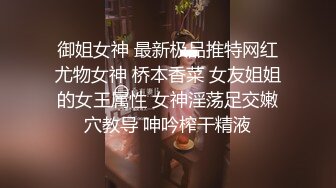 良家人妻寻找生活的刺激，在小区楼顶约会炮友，被后入顶住两片屁股狠肏，大中午阳光刺眼！