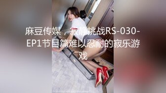 苗条身材白齿红唇少妇，酒店白床单上被推倒