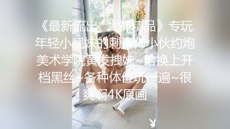 【新片速遞】  KTV女厕全景偷拍脚打滑摔个B朝天的妹子❤️幸好不是处女否则处女膜都摔破