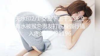 牛仔背带裤甜美萌妹脱衣调情再到床上玩舔弄猛操