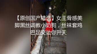 清純小良家一個人在家陪狼友發騷，全程露臉絲襪情趣，互動狼友撩騷玩炮擊，多體位配合炮擊抽插，高潮不斷