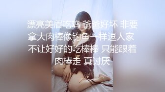 母子性福时刻37老妈和老爸打电话我在一边帮老妈抠抠