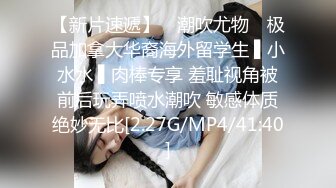 【新速片遞】   黑丝大长腿少妇在沙滩上偷偷的自慰❤️时不时的还有路人走过太刺激了