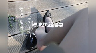 巨奶漂亮骚妹子坐车回家发骚想要打炮与司机藏到公厕里啪啪啪