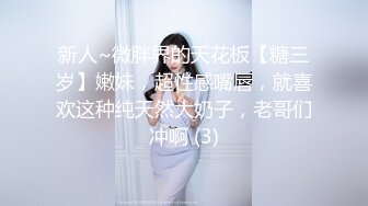 雙飛名場面，膚白貌美大長腿無毛白虎逼高跟誘惑，兩個騷女伺候一個小哥舔弄大雞巴，一字馬扛腿抽插輪草蹂躪