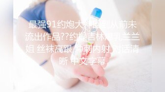 年轻小夫妻的性生活，小哥很能干把小骚逼各种姿势干的神魂颠倒非常听话，手撸大鸡巴玩足交乳交