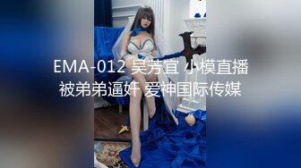   苗条妹子白嫩粉木耳戴套男上姿势狂插肛门，前面用道具，前后双插，女的要上天了不停的求饶