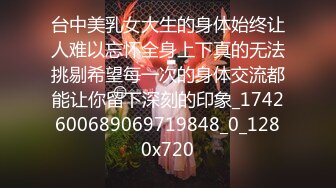 帮小母狗扣骚逼 淫水流了一手