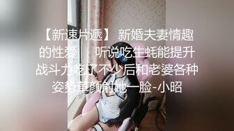 小夫妻为求刺激在家门口楼道啪啪 感应灯灭了不停拍手跺脚 貌似有人出来了 只能匆匆收兵回家