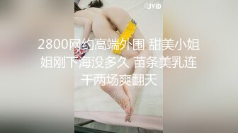 萌萌哒黑丝小嫩妹露脸给小哥口交大鸡巴，深喉舔弄吸蛋蛋好骚啊，粉嫩骚穴特写展示，道具抽插冒白浆精彩刺激