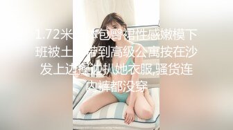 和黑丝女友在家沙发上干