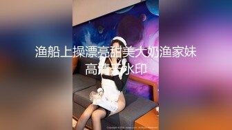 某办公楼厕所门板下看两个嫩妹终于拍到了脸