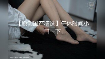 颜值不错的美女姐姐跟好姐妹激情4P，被两个猥琐男玩弄，全程露脸床上沙发各种体位激情爆草，大鸡巴贯穿刺激