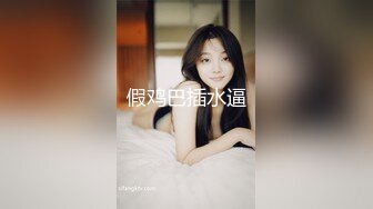 【新片速遞】 21岁鲜嫩短发女孩❤️趴着让男友后入抽插，挺拔的上围，晃起来真摇命~叫声甜美❤️看得鸡巴硬一晚上！！