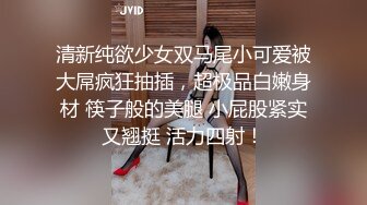 跪在床边吃鸡巴的绝美少妇