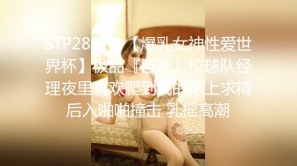 金色短发小骚货 婚纱情趣装操逼 撩下衣服揉捏奶子 埋头舔屌 扒开丁字裤后入