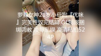 粉裙美艳少妇和家人逛公园 性感蕾丝透明内裤包裹肉臀前C微透黑森林弯腰撅臀裆部有湿痕很诱惑