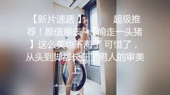 高颜值长发美女，厕所尿尿脱光光，肩上的裙带脱下露出两只饱满大白兔，奶头被吸的有点黑，尿完自慰一番 诱惑！