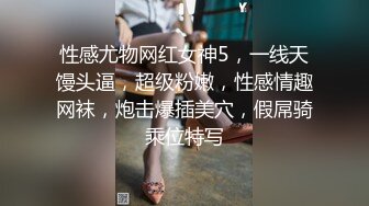 上海绿帽男 Cuckold 和朋友一起开房大玩双龙戏单凤 3P狂操他的母狗女友自己全程录像记录