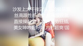  白皙眼镜御姐范妹子，女上位和头套男啪啪无套操逼，一线天粉嫩干净