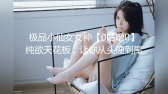 商场厕所全景偷拍爱玩手机的美女导购 人美逼漂亮