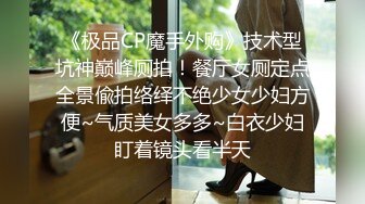 三男两女激情啪啪开始了，洗干净了就上床摸奶玩逼床上沙发口交大鸡巴，谁也不闲着草逼又草嘴精彩又刺激推荐