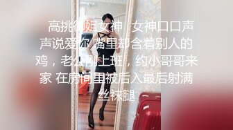 淫少妇一女三男4P大战蝙蝠侠头套白皙奶子豹纹丁字裤轮番上阵，摸奶足交两屌口交前后一起操任意玩弄