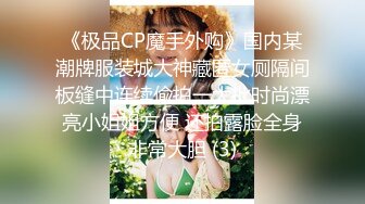 变态房东趴窗偷窥美女房客洗澡前全裸打电话浴后对着风扇吹穴骚货下面毛挺多的